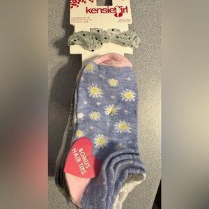 Kensie Girl Blue and Pink Daisy Socks with Bonus Hair Tie